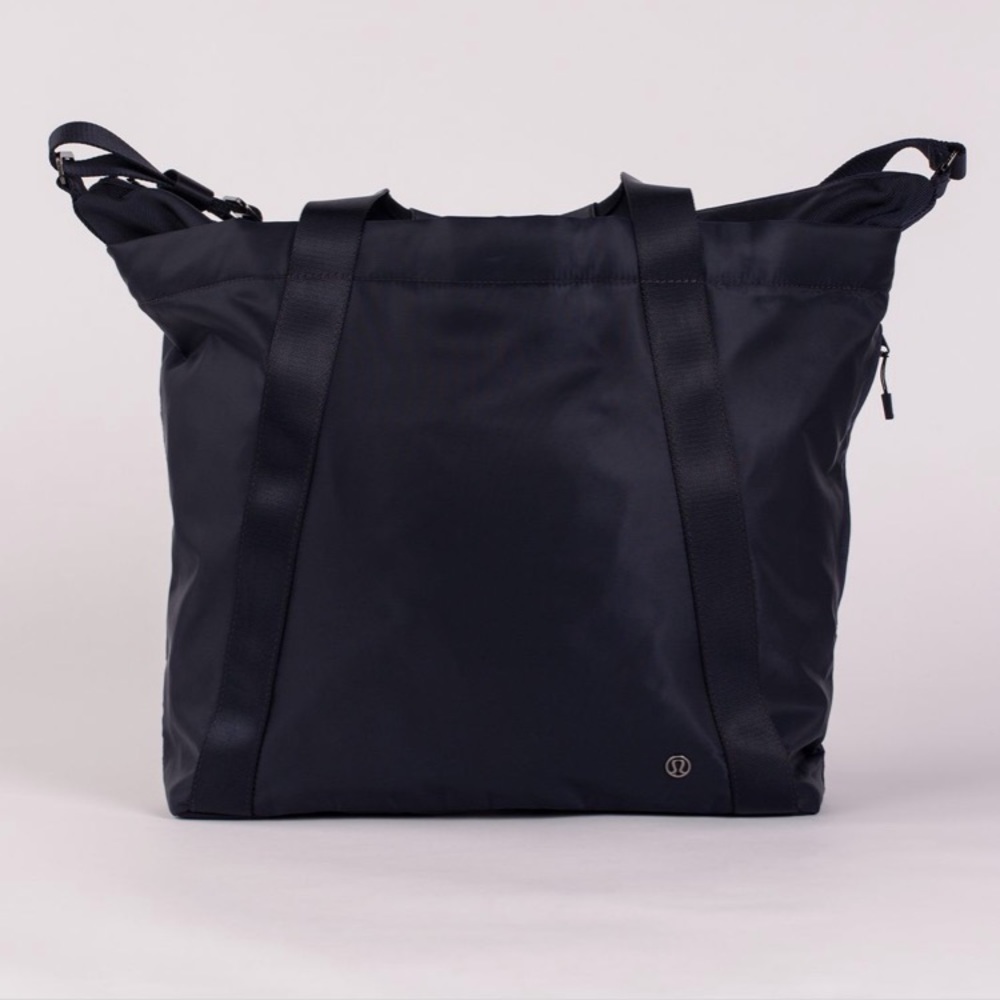 LULULEMON CARY THE DAY BAG MID NAVY